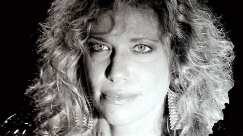 A look back at the astonishing Carly Simon